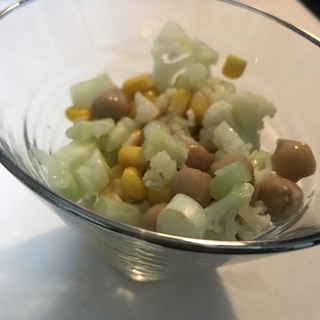 カリフラワーとひよこ豆のサラダ